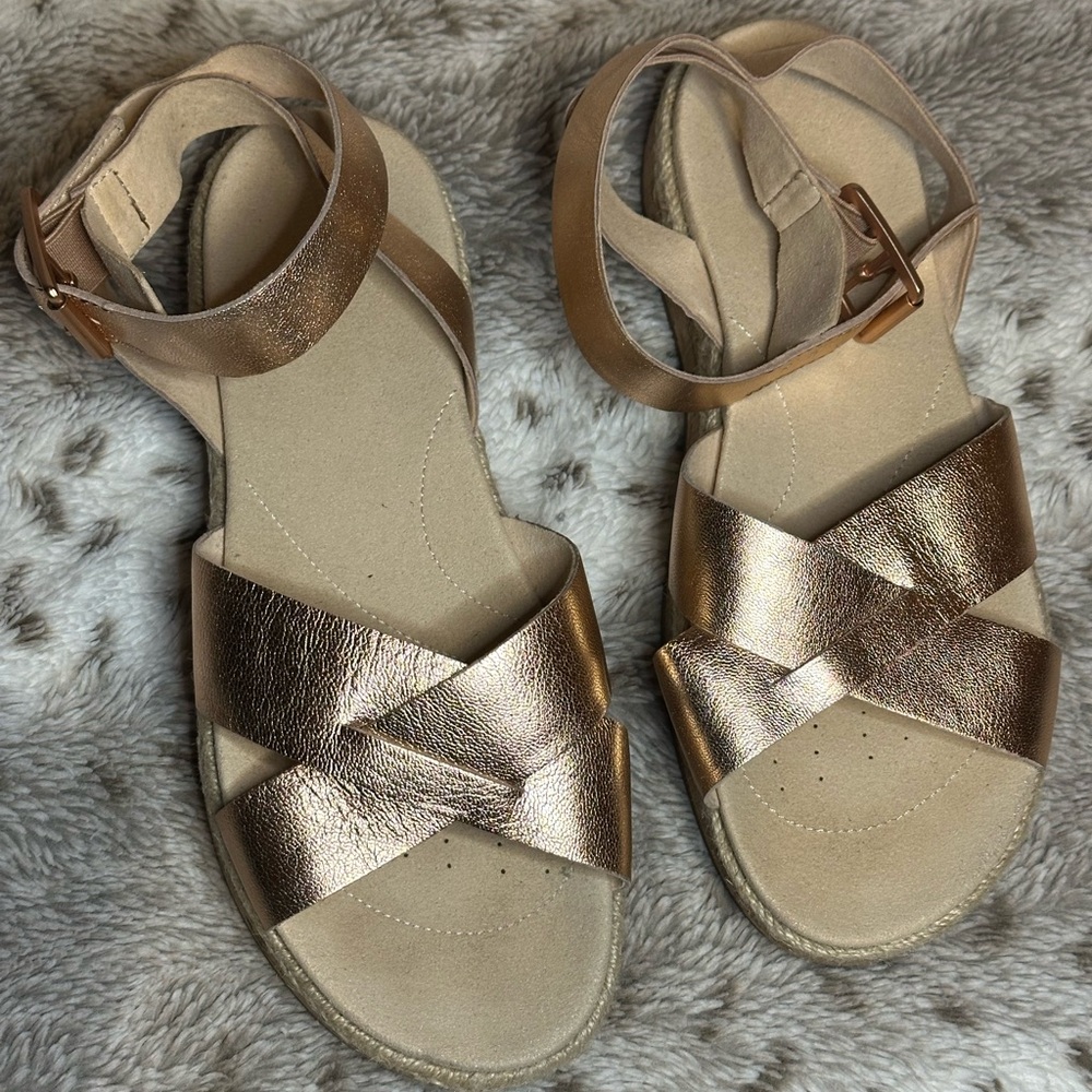 NWOT Clarks Botanic Poppy Espadrille rose gold